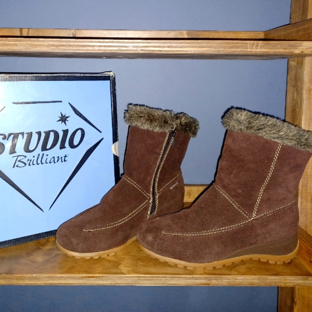 STUDIO BRILLIANT WATERPROOF BOOTS 9.5 W